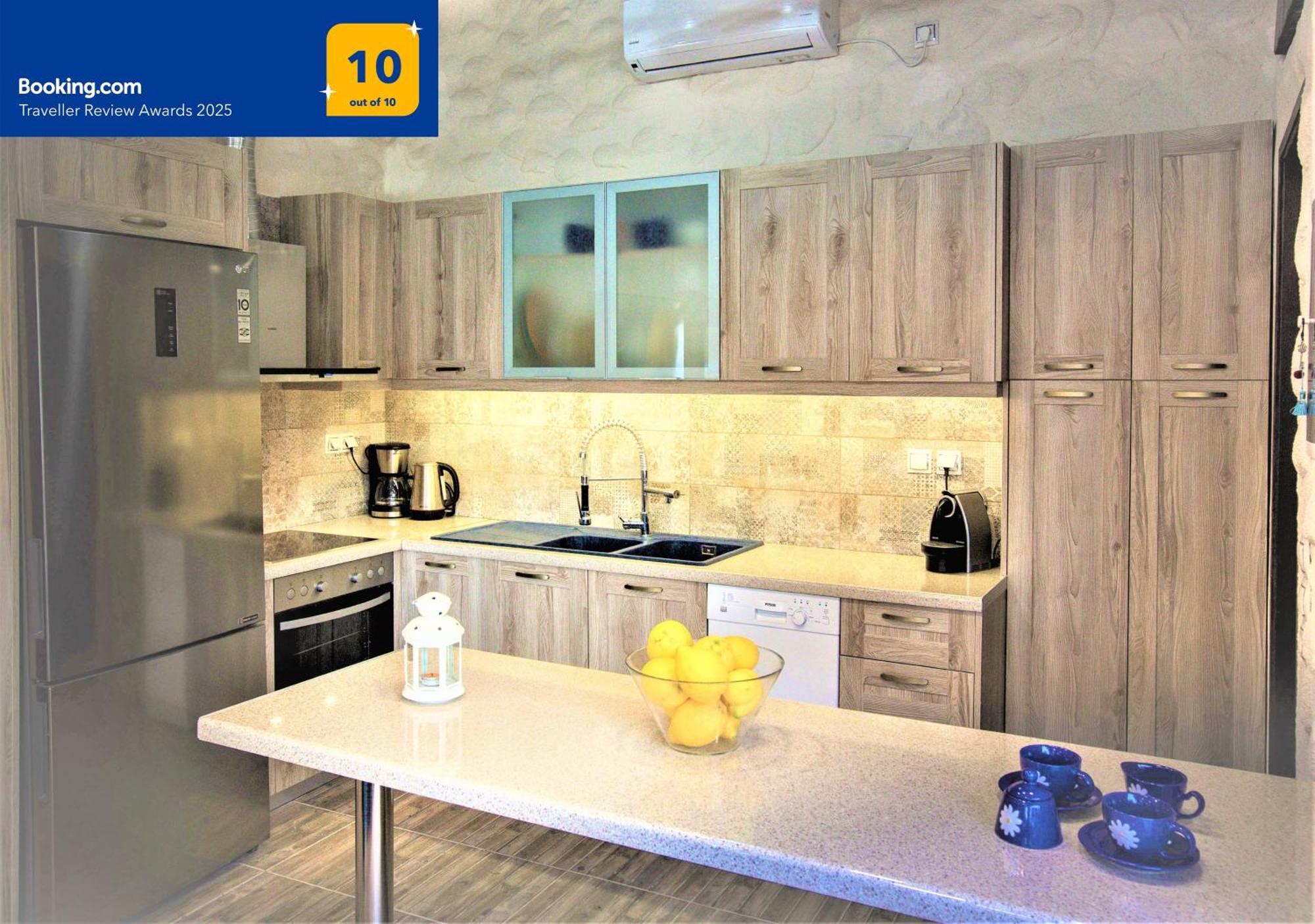 Private Beach House Irene Mare Порос Экстерьер фото